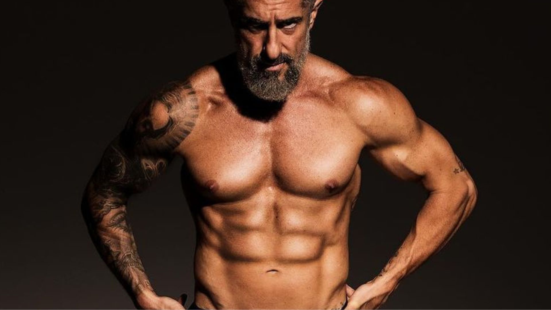 Aos 44 anos, Mion exibe corpo impecável após secar 10kg: “Melhor físico”
