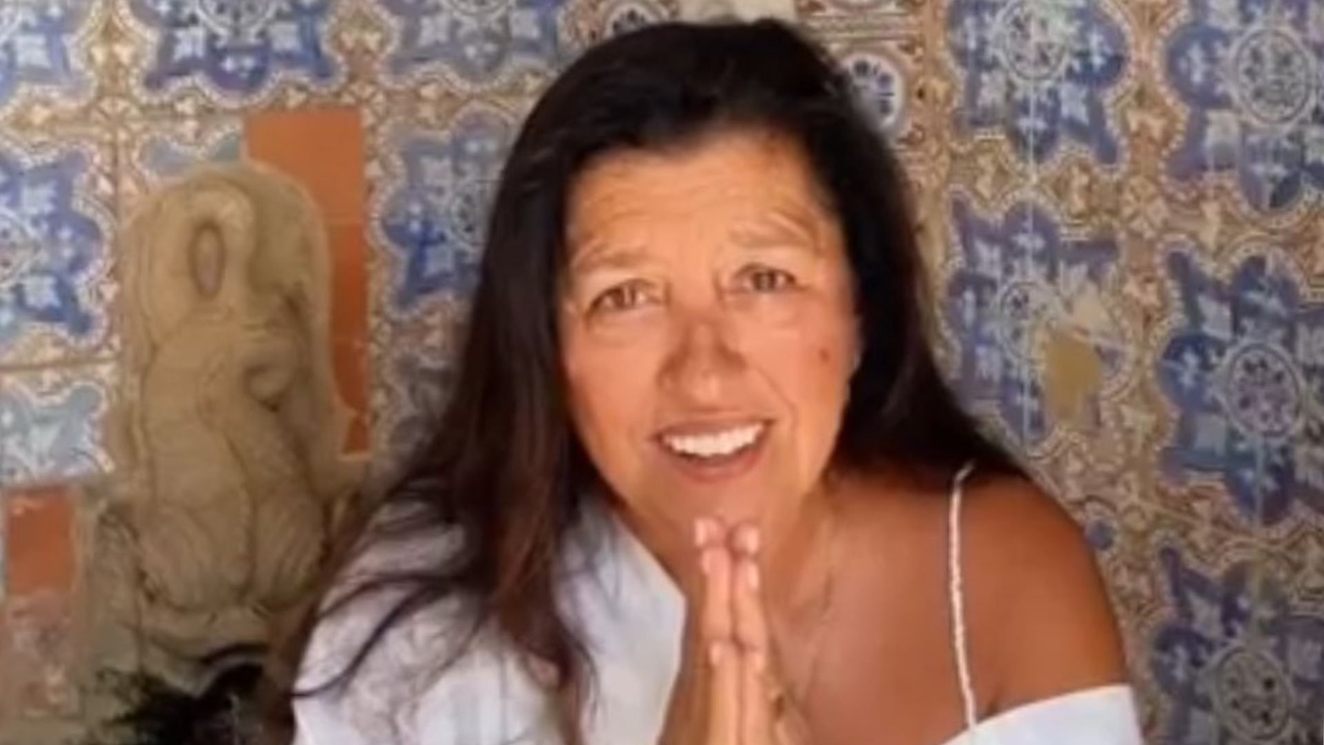 Regina Casé sofre lesão no olho e recorre à fé: “Fiquei sem enxergar”