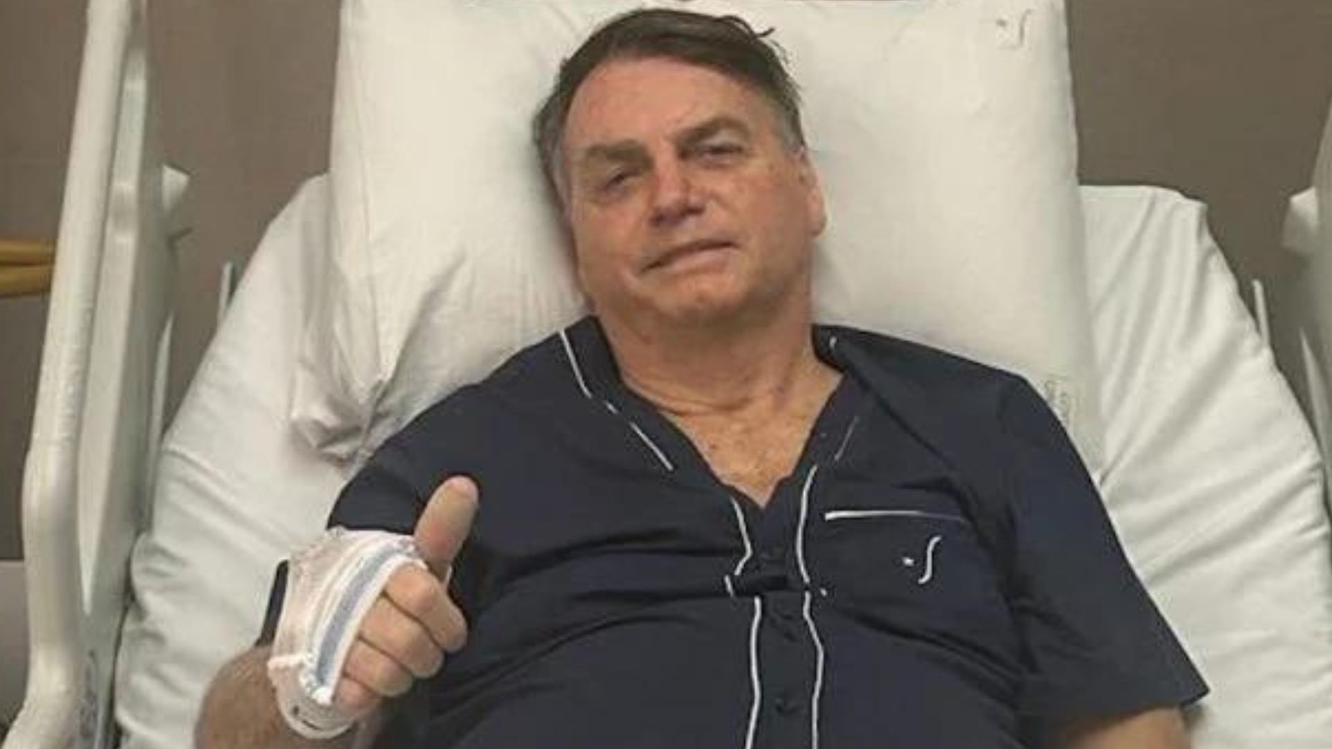 Bolsonaro é internado às pressas e pode passar por nova cirurgia