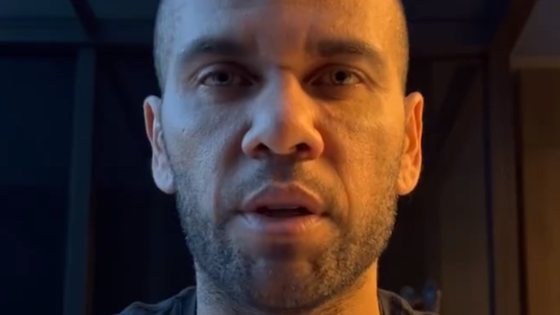 Daniel Alves é condenado a quase 5 anos de prisão e multa astronômica