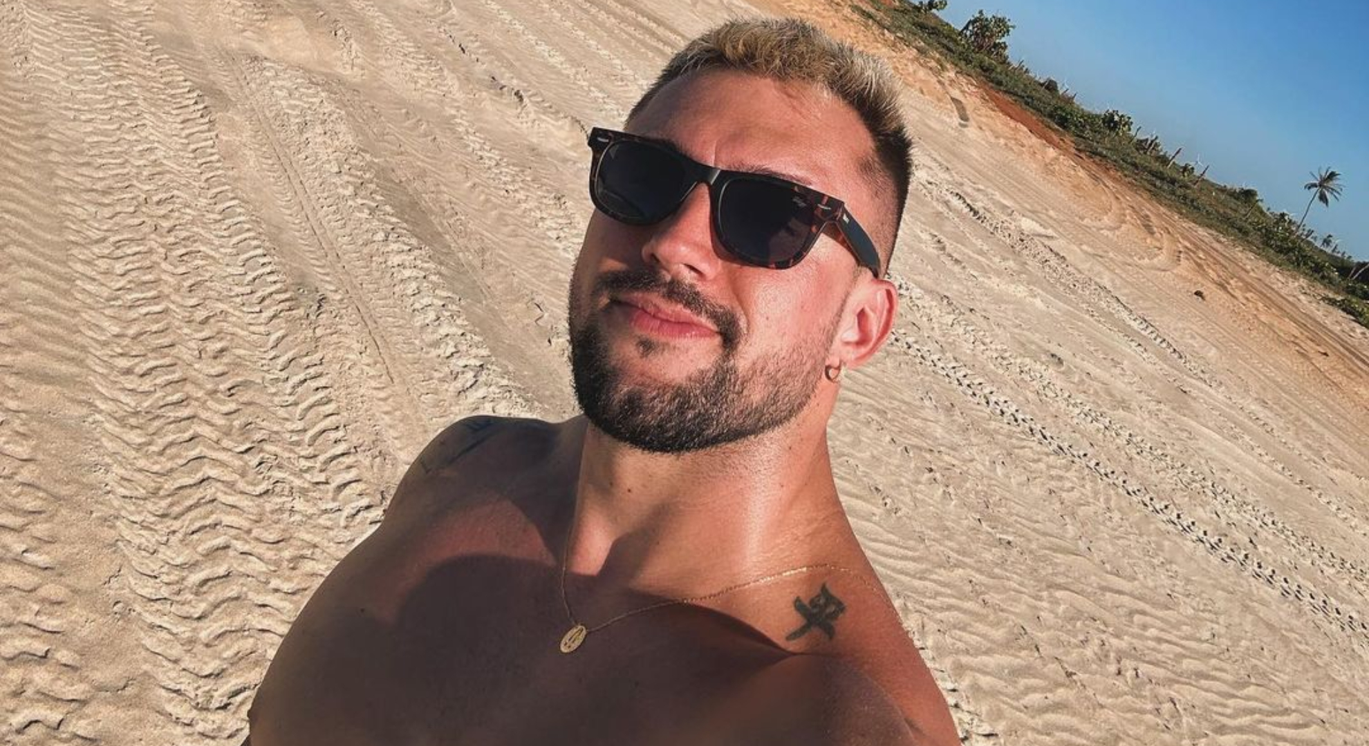 Ex-BBB Arthur Picoli deixa escapar que está apaixonado em noitada