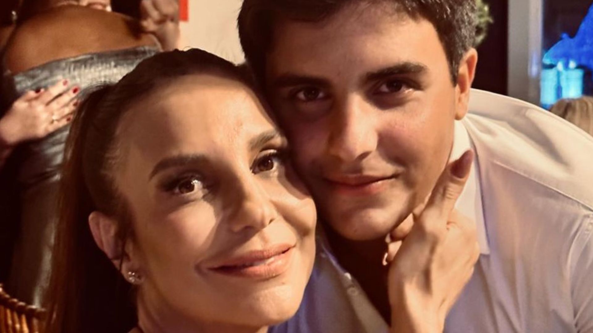 Filho de Ivete Sangalo enaltece mãe após internação: “Guerreira”
