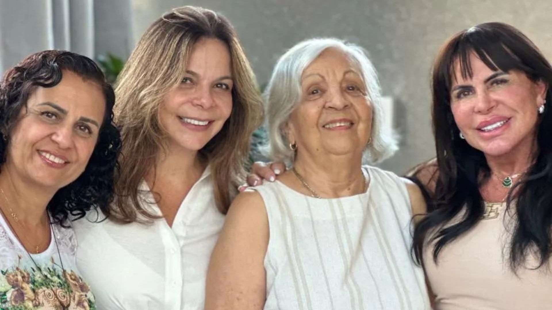 Gretchen posa com Sula Miranda e deixa web pasma: “São parentes?”
