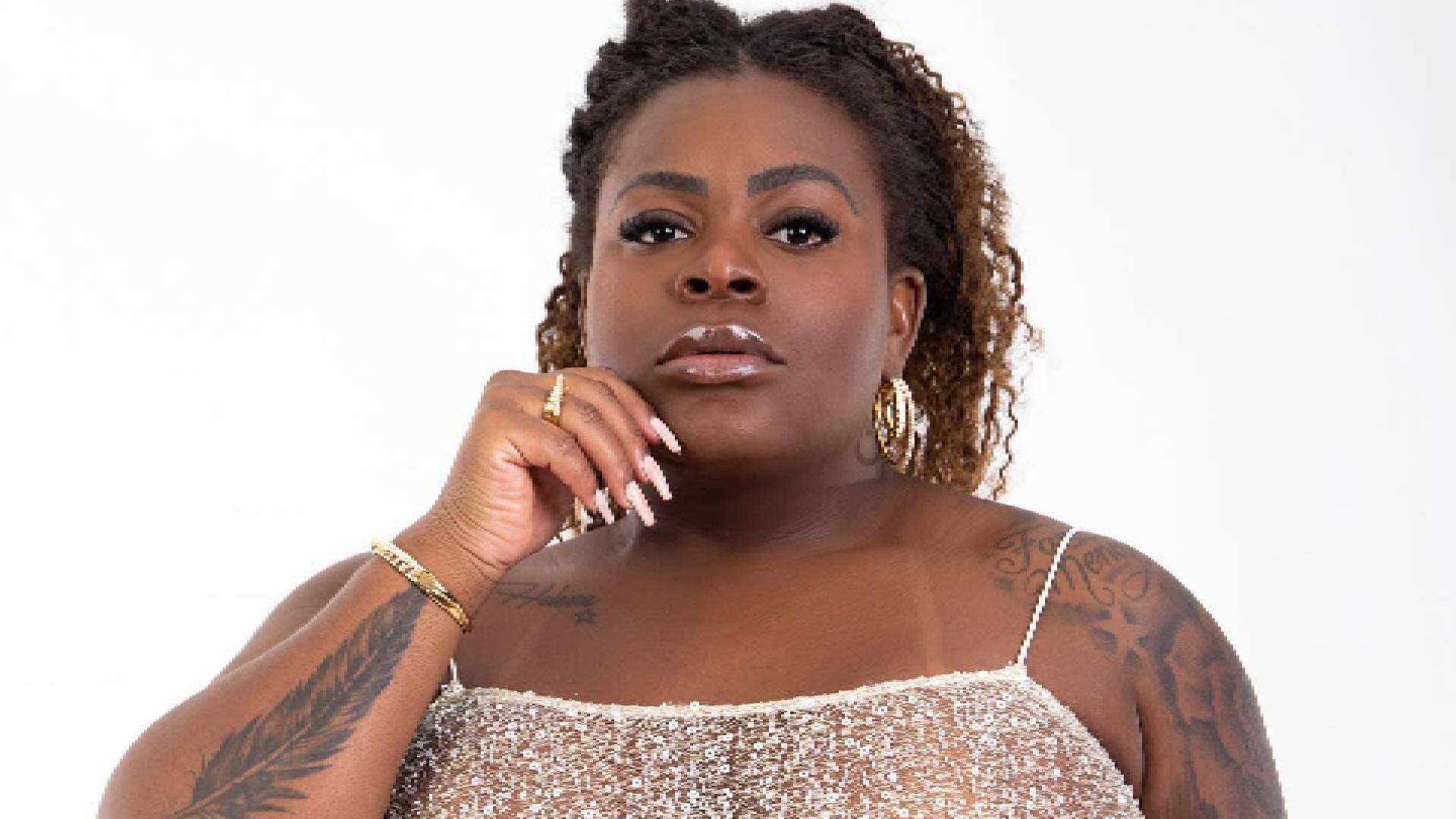 Jojo Todynho deixa seios à mostra em vestidinho transparente: “Gostosa”