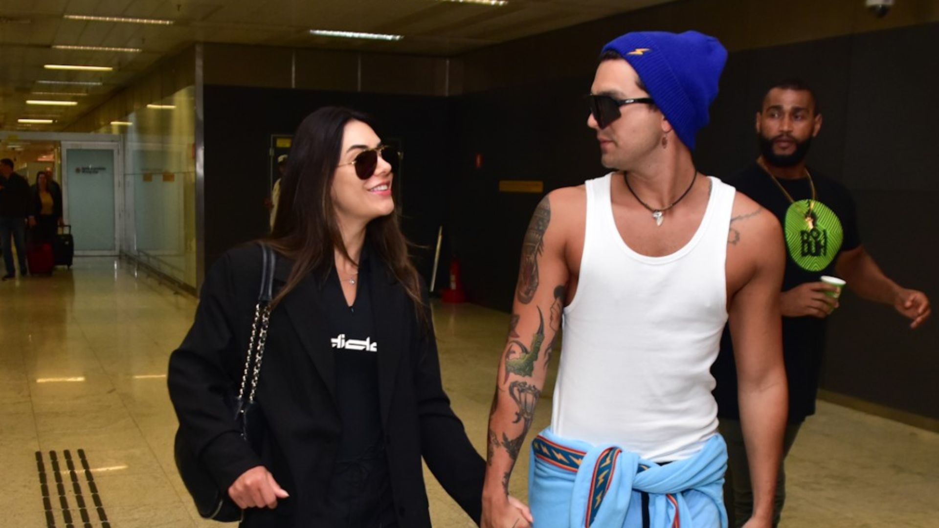É real! Luan Santana e Jade Magalhães são flagrados juntos em aeroporto
