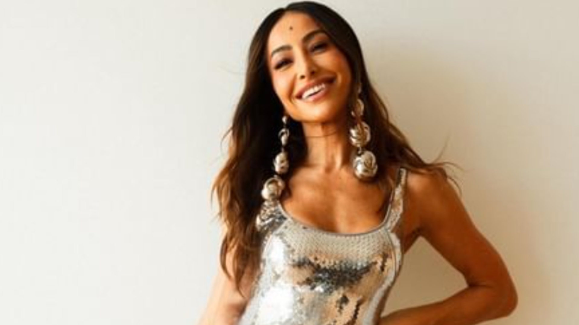 Após ser flagrada com ator Global, Sabrina Sato abre o jogo sobre vida amorosa