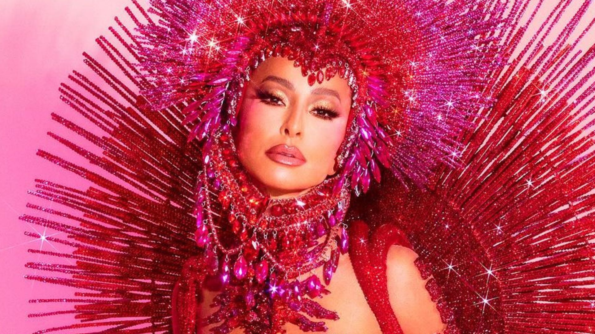 Sabrina Sato marca região íntima em fantasia transparente: “Que mulher”