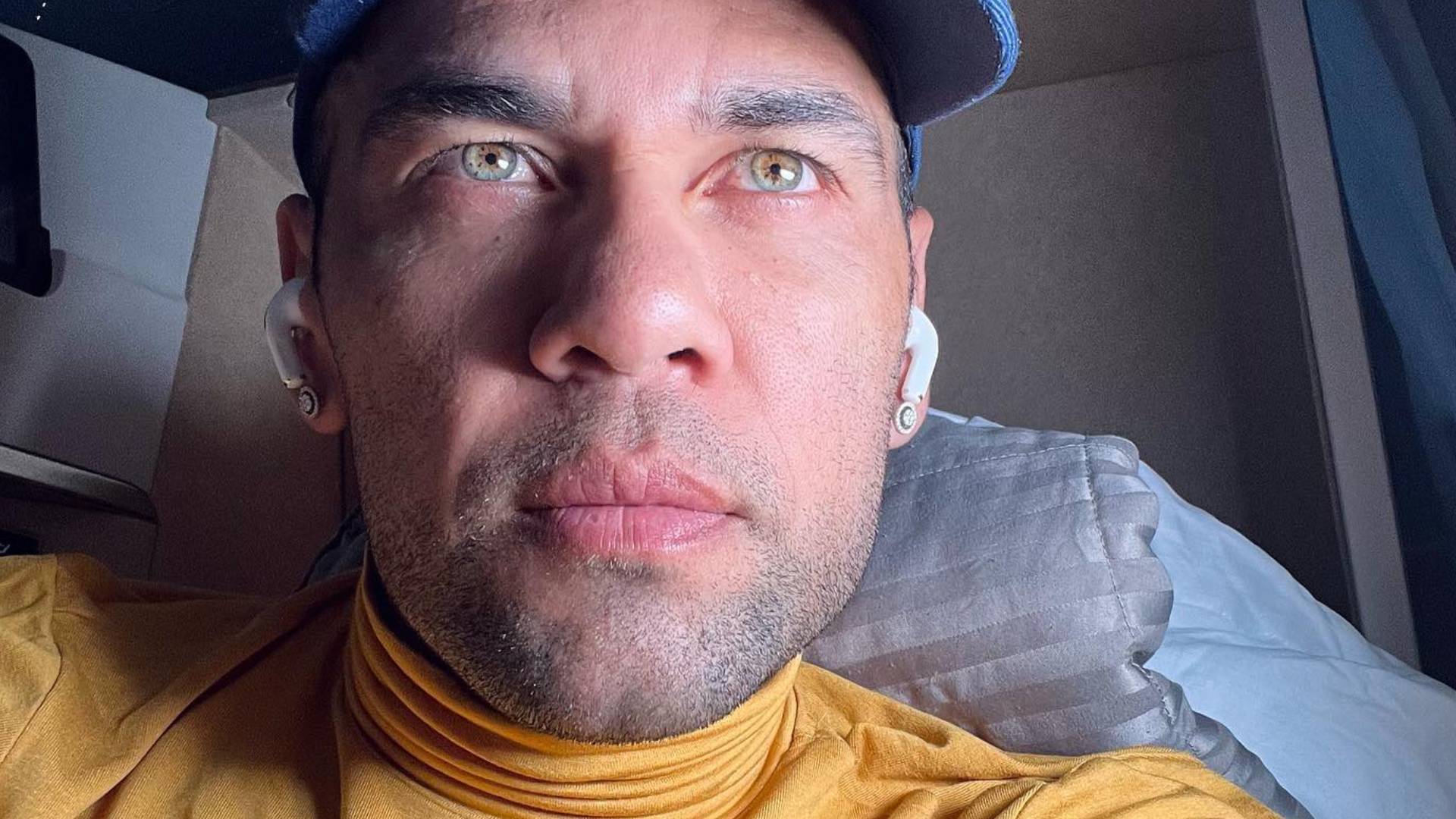 Daniel Alves tem fiança milionária paga pelo pai de Neymar