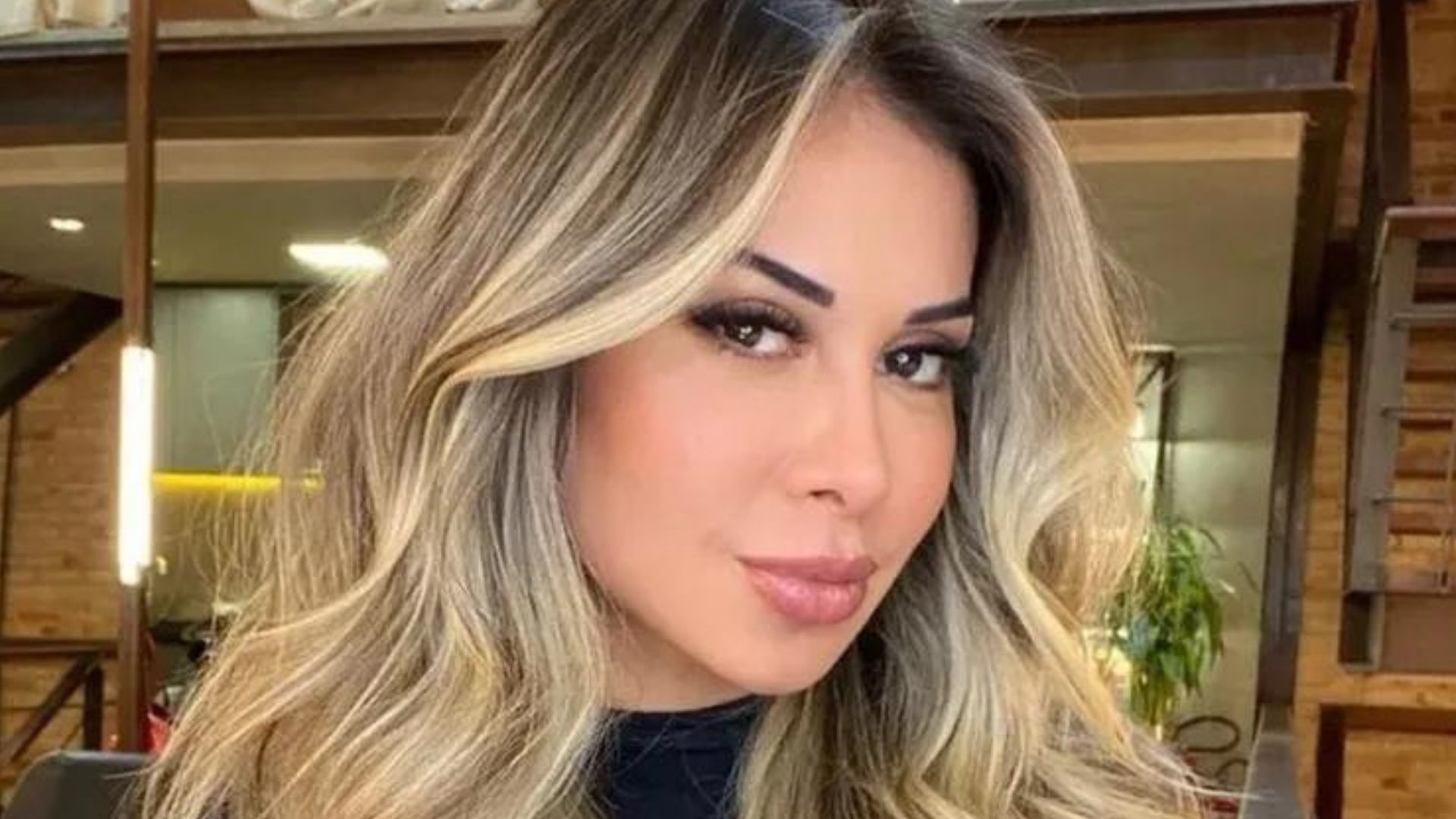 Maíra Cardi ressurge nas redes sociais após 6 meses e web especula gravidez