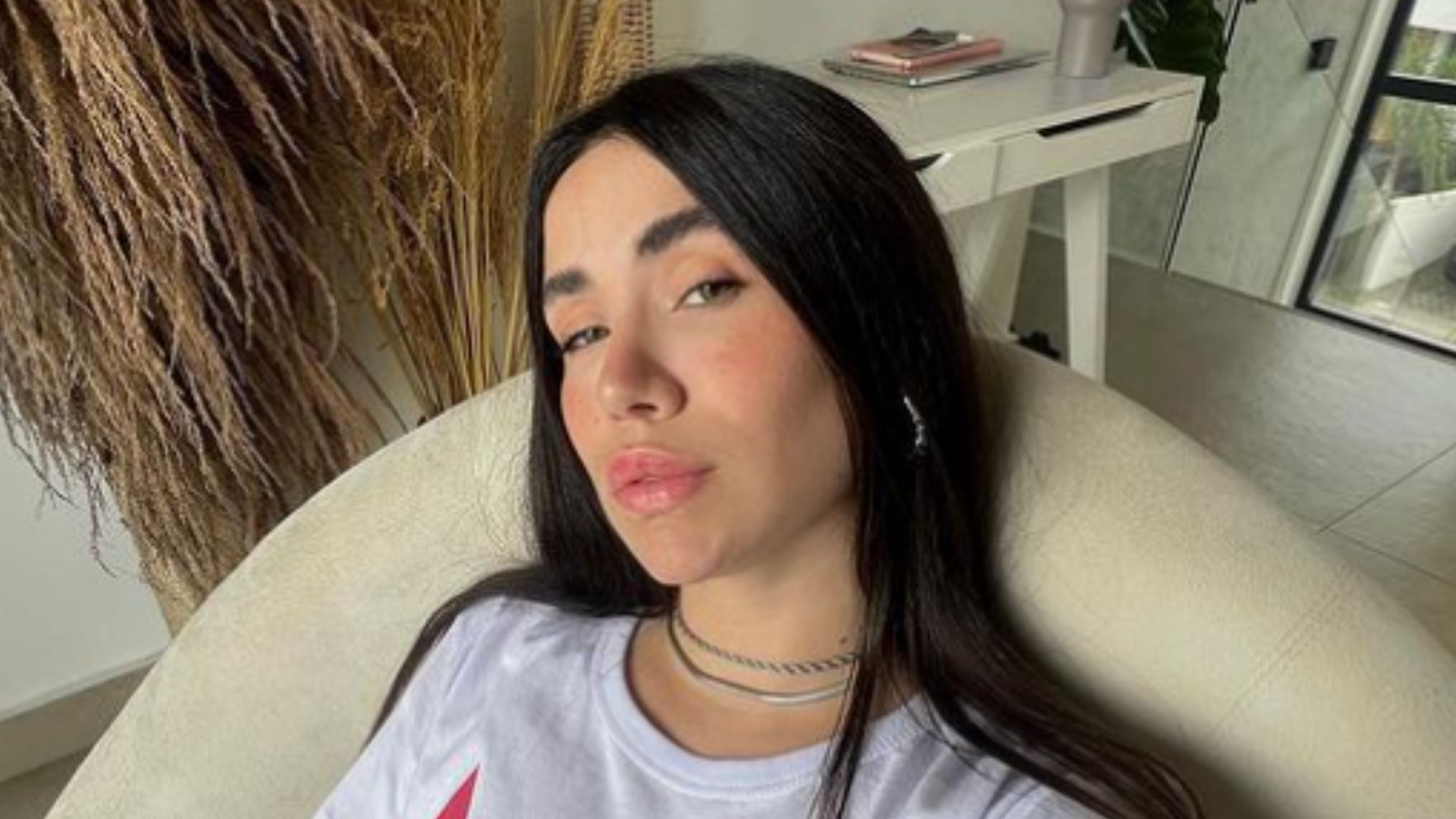 Namorada de Yasmin Santos procura polícia após perseguição na internet