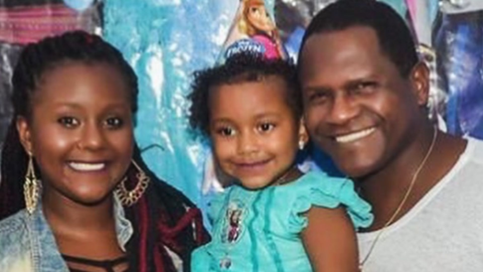Ex-vocalista do Ara Ketu desabafa após morte da filha aos 34 anos: “Dor”