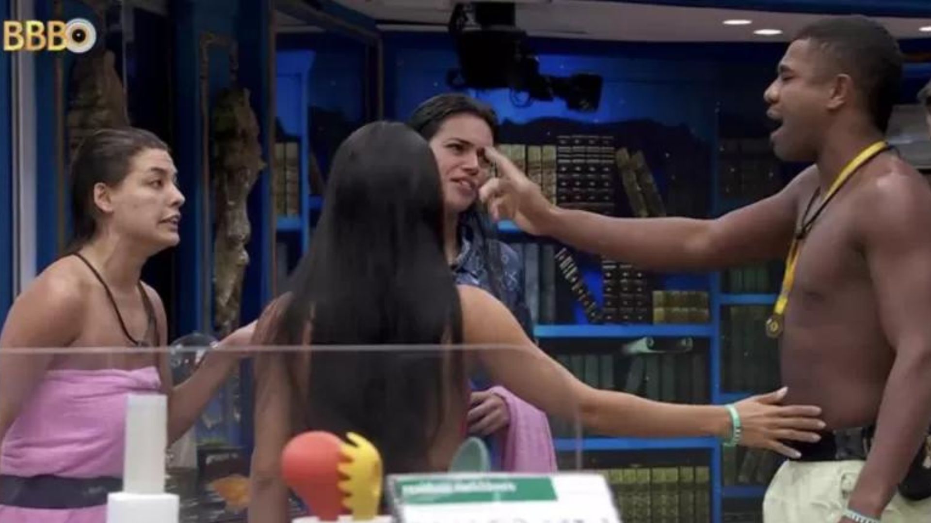 BBB24: Beatriz tem atitude deplorável durante quebra-pau com Davi: “Imatura”
