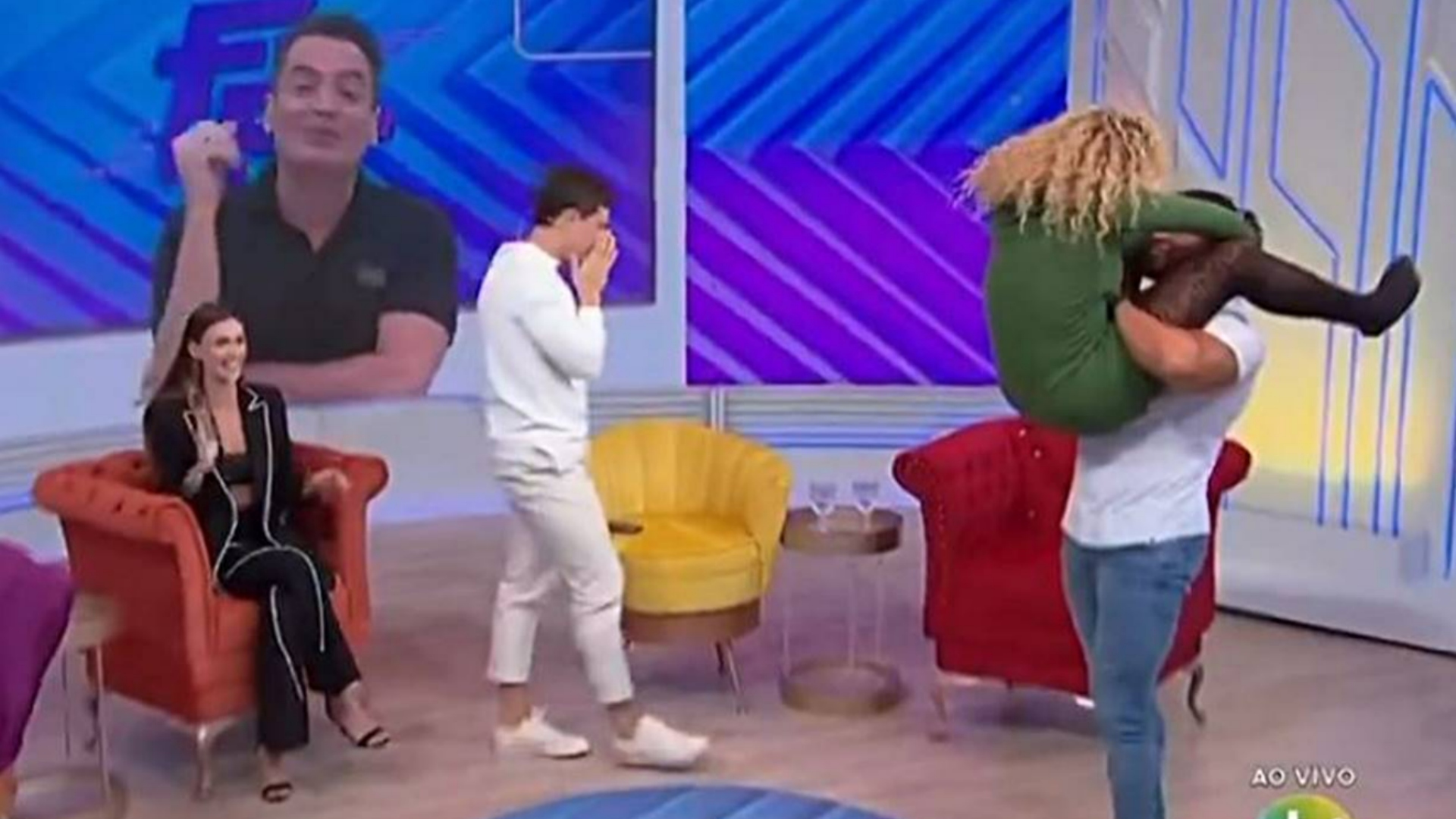 Apresentadora do SBT abre o jogo sobre exercício com personal de Gracyanne