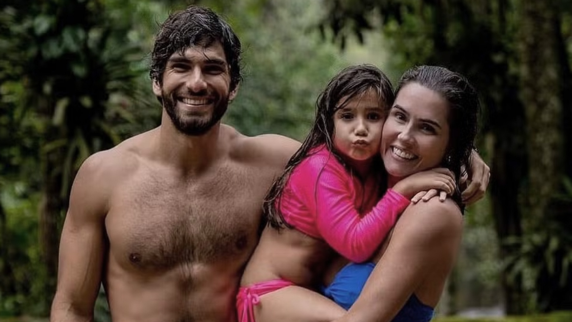 Deborah Secco revela separação após 9 anos de casamento com Hugo Moura