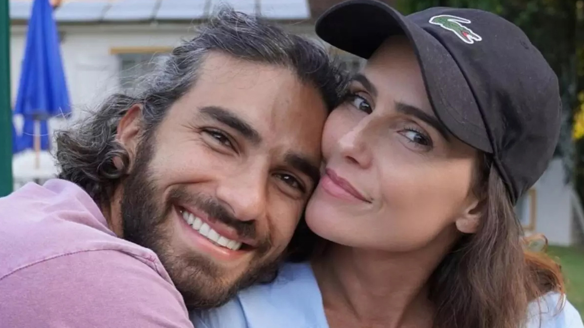 Voltaram? Ex publica fotos de Deborah Secco e recebe declaração: “Te amo”