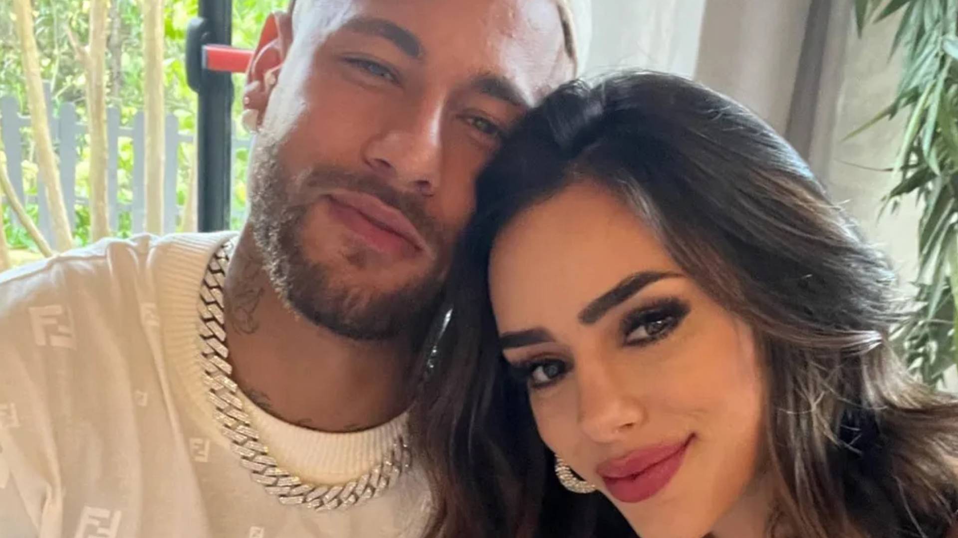 Filha de Neymar faz primeira aparição após ser submetida a uma cirurgia