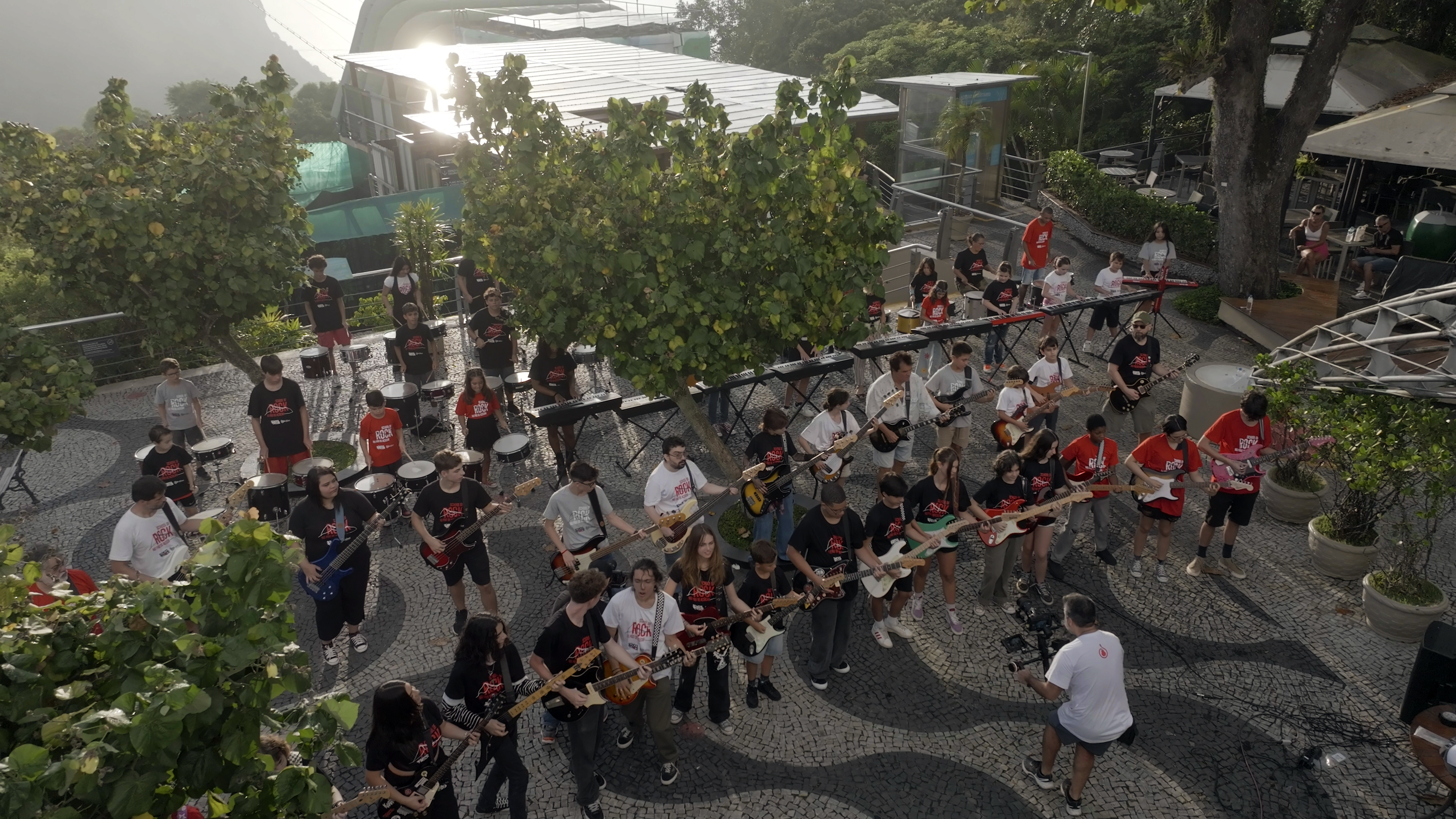 School Of Rock e Parque do Bondinho fazem homenagem emocionante nos 66 anos de Cazuza