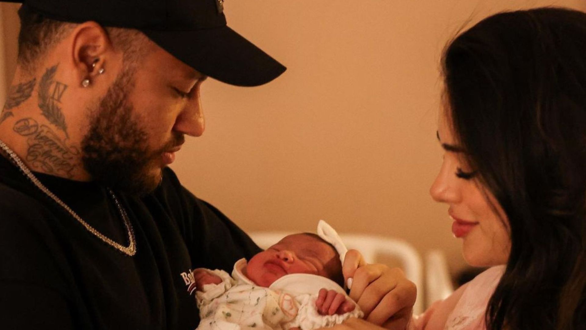 Filha de Neymar e Bruna Biancardi, Mavie passa por cirurgia aos 5 meses