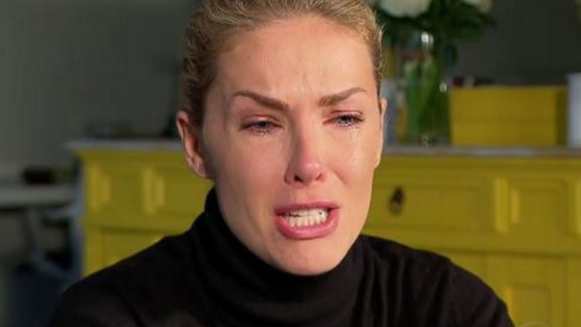 O que ela fez? Ana Hickmann leva chamada da produção durante programa ao vivo