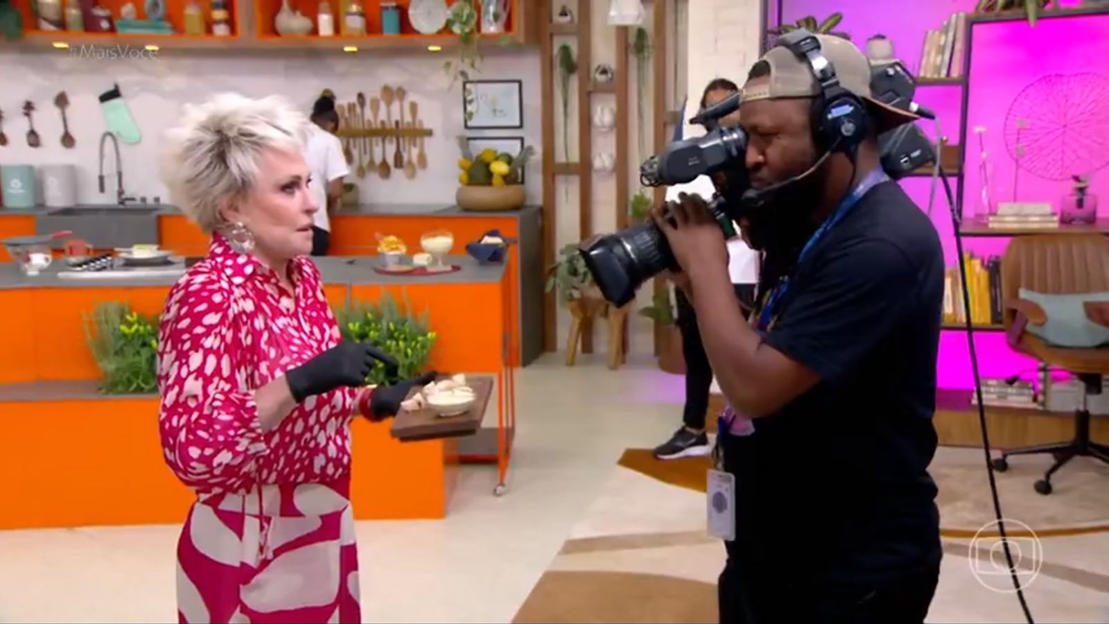 Ana Maria Braga surpreende equipe do Mais Você e dá bronca em câmera: “Larga a mão de ser mentiroso”