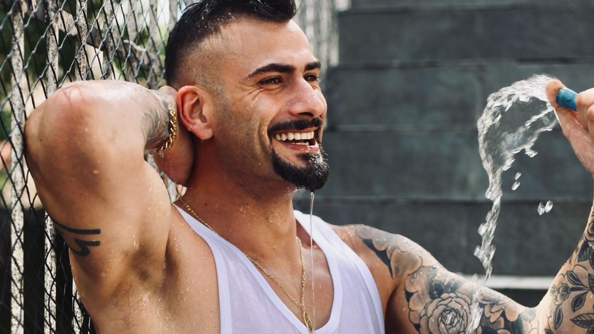 Compraria? Descubra quanto ex-BBB Nizam está cobrando por conteúdo adulto