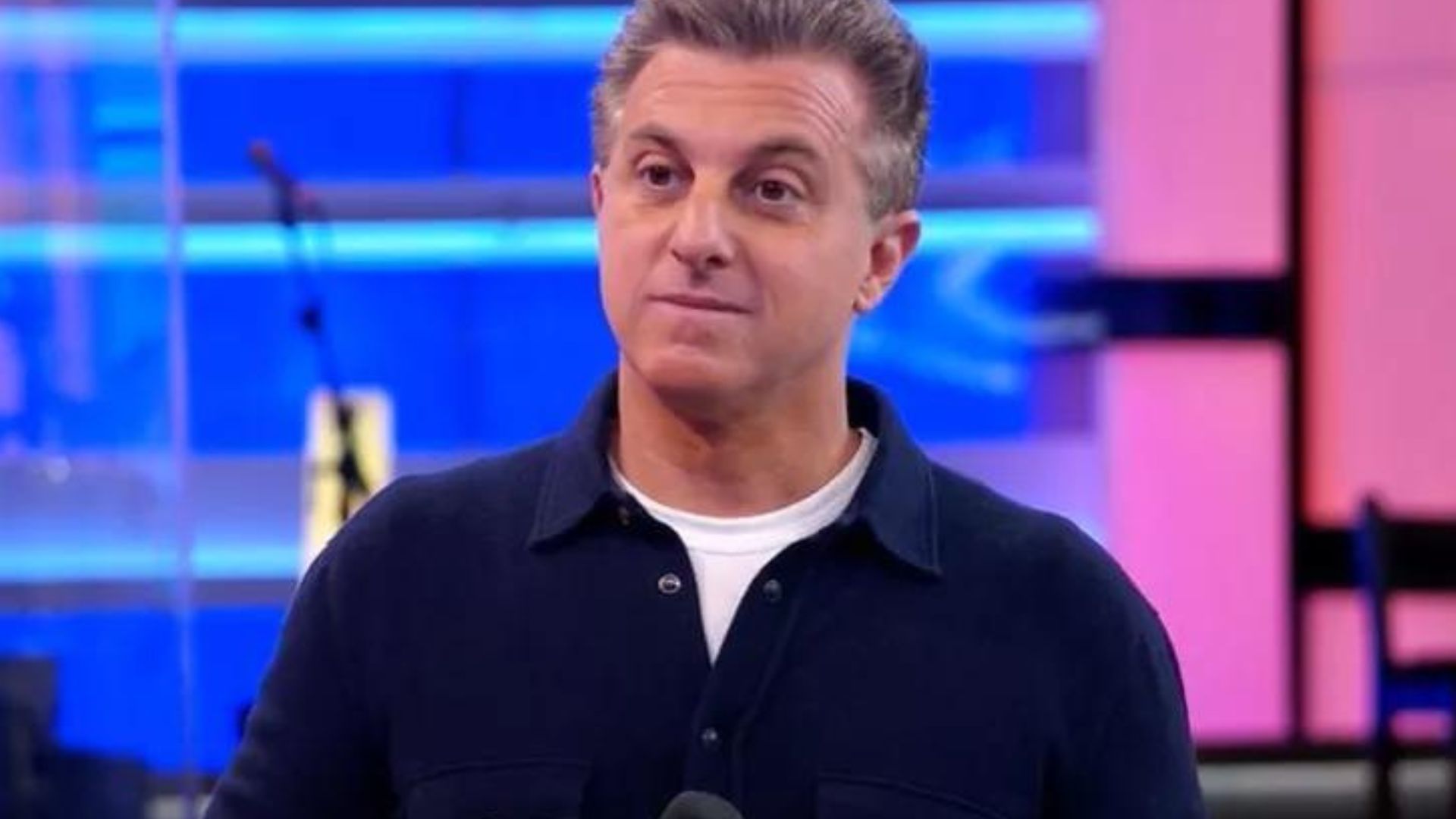 ‘Domingão com Huck’ muda programação às pressas e gera correria nos bastidores