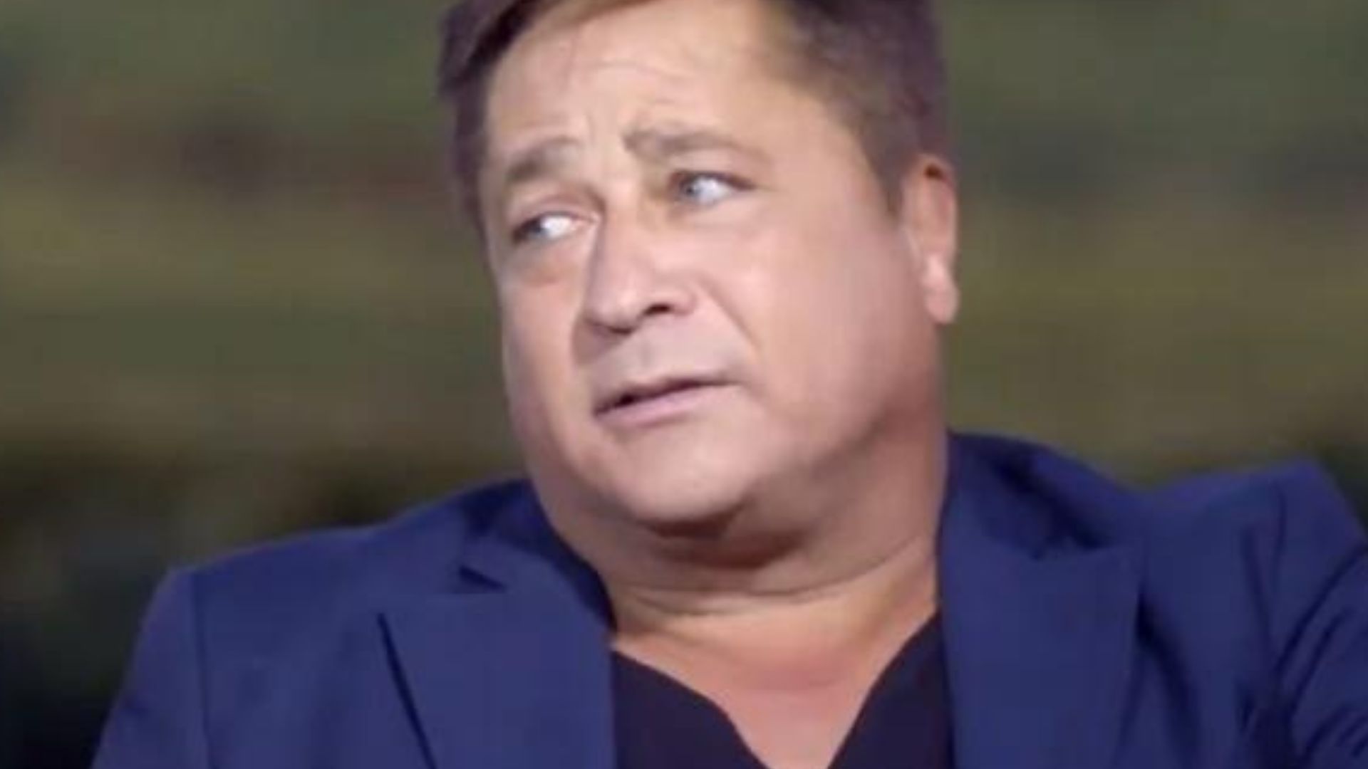 Leonardo se constrange após ganhar beijo de cantora: “Fiquei com vergonha”