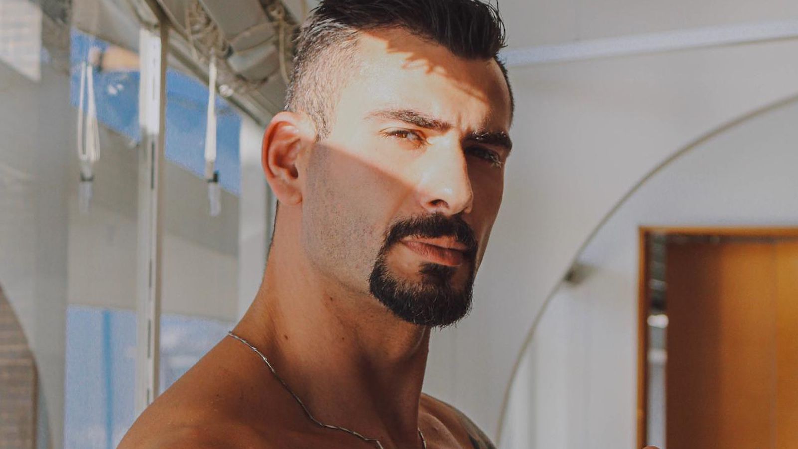 Ex-BBB Nizam causa alvoroço com foto íntima vazada e declara: ‘Toda repercussão é boa’