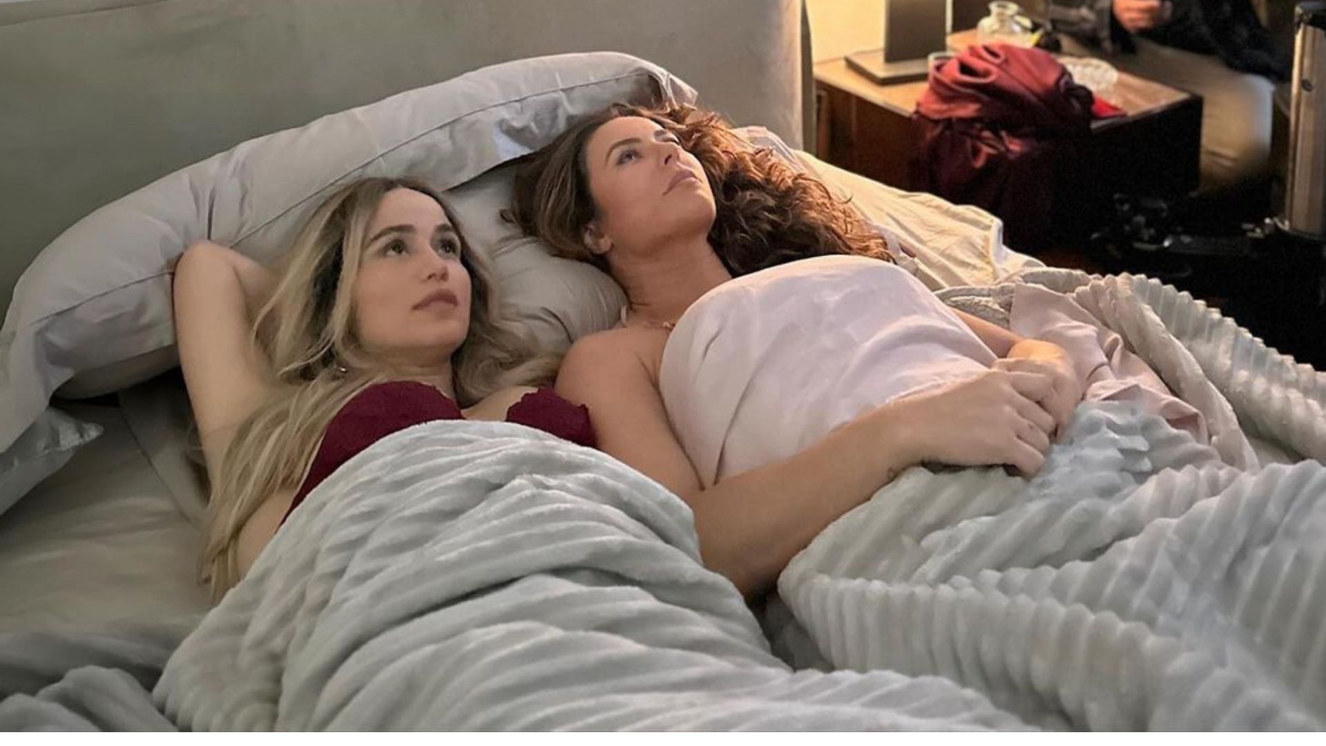 Com beijão, Paolla Oliveira e Nanda Costa revelam bastidores de cena quente