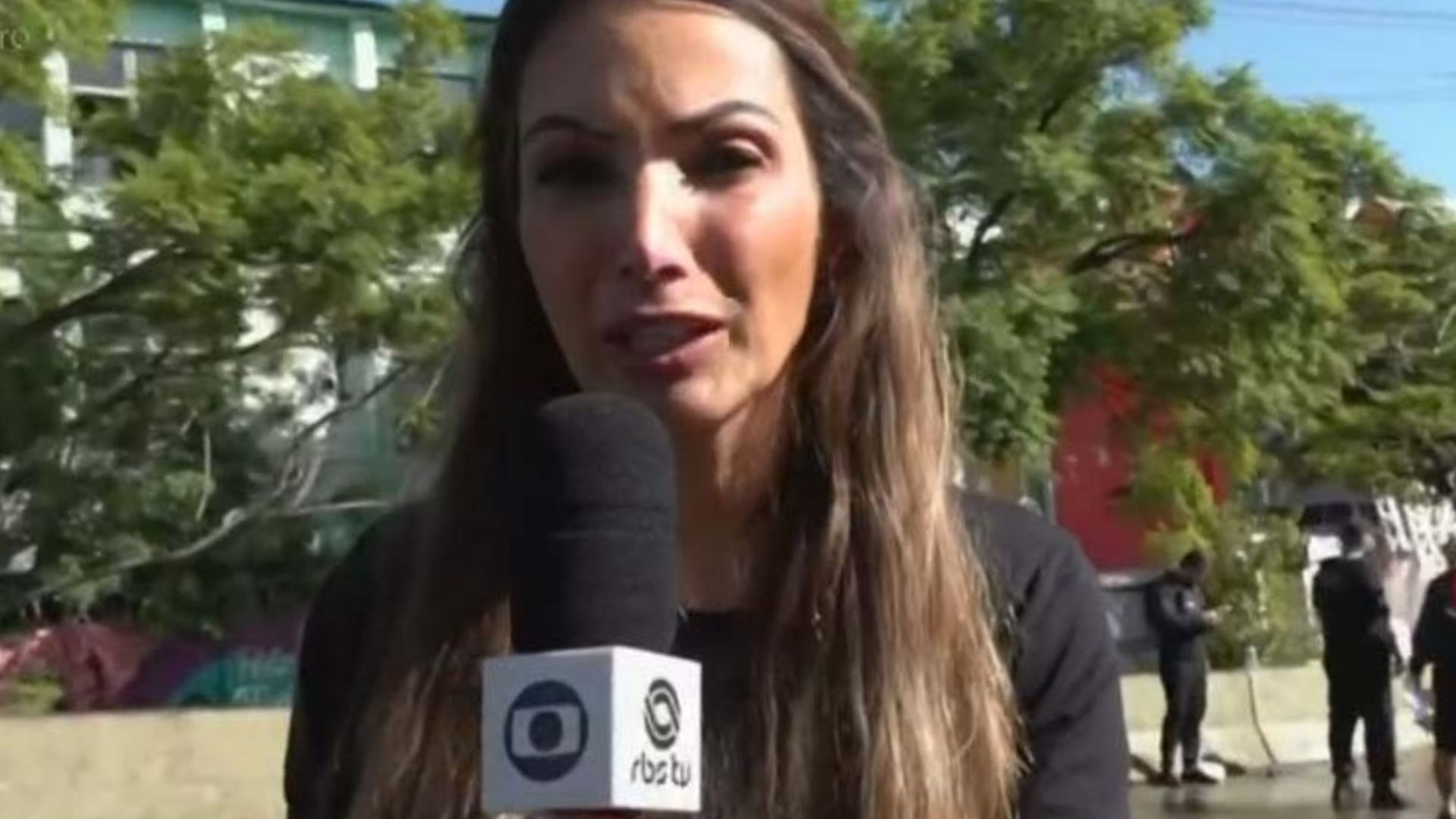Patrícia Poeta reencontra tia idosa em meio às enchentes devastadoras no RS