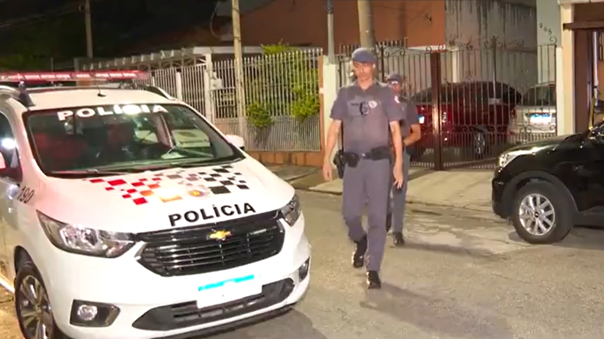 Crime brutal: Jovem de 16 anos mata pais após ter celular retirado