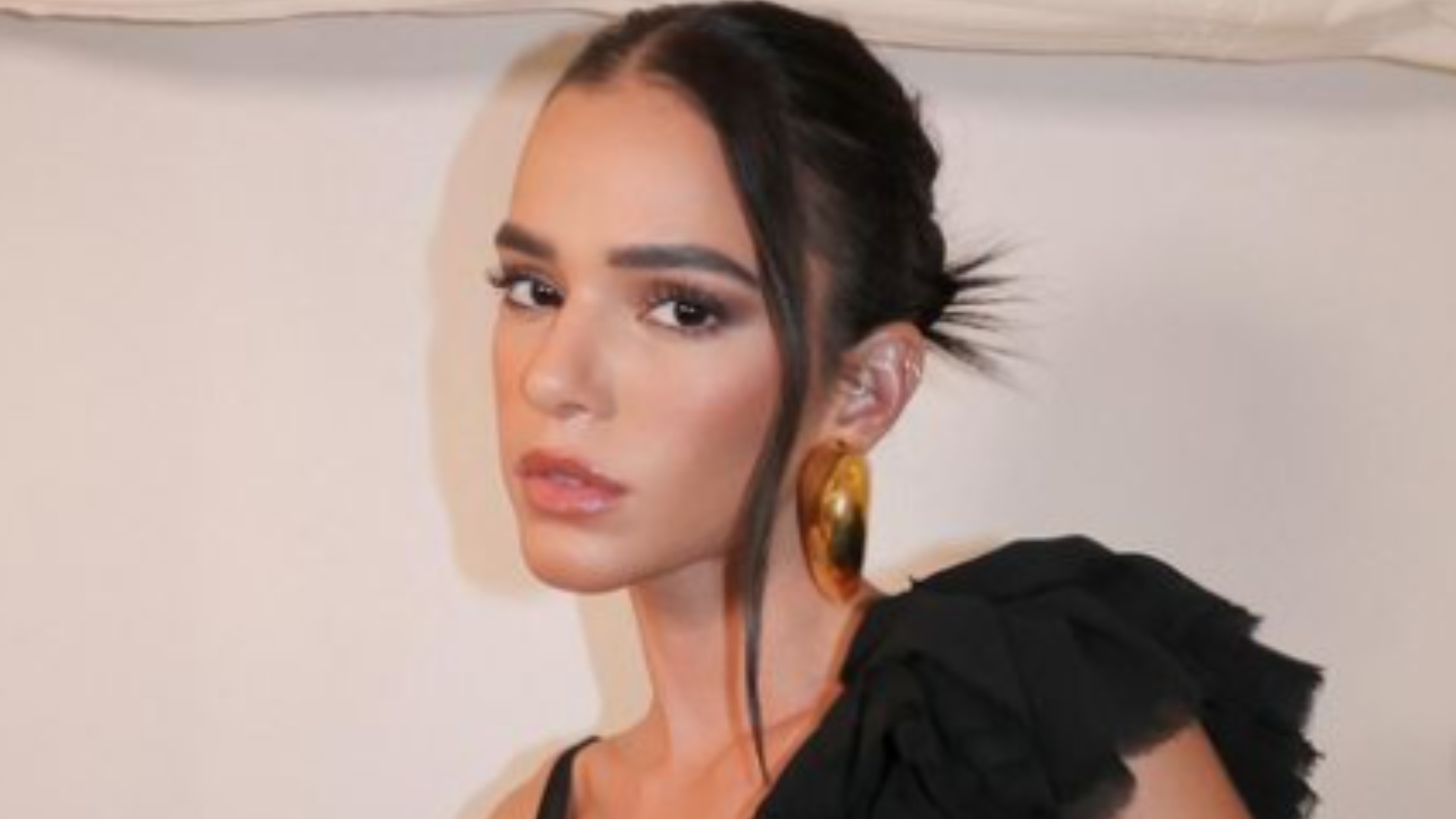 Sensitiva diz que Bruna Marquezine esconde namoro há tempos e prevê: “Grande segredo”