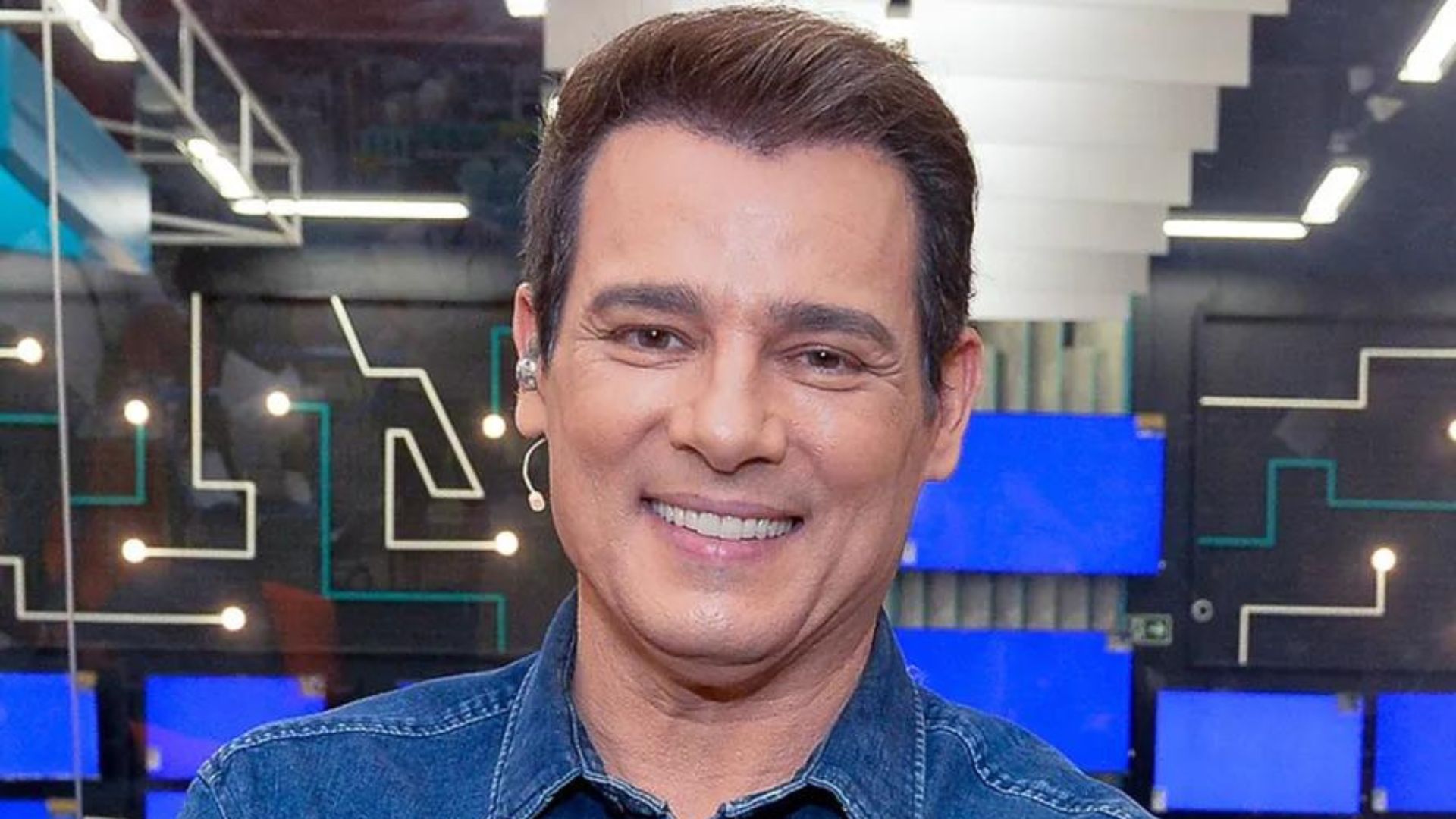 Celso Portiolli causa climão ao vivo após ter segredo exposto no Chega Mais
