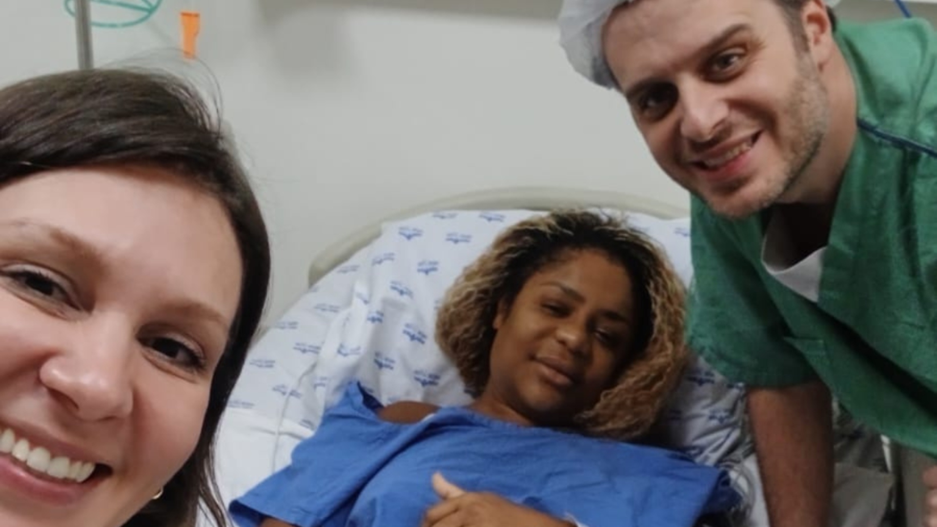 Ainda na UTI, médico atualiza estado de Cariúcha após hemorragia: “Muito forte”