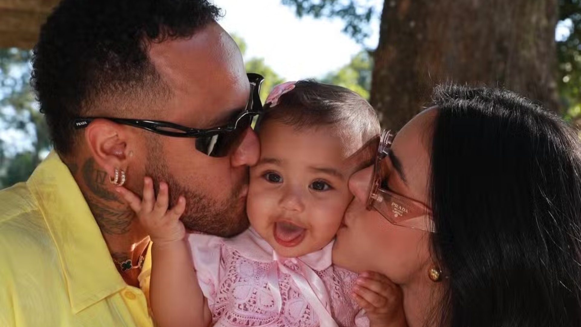 Após batizado, Mavie é consagrada em igreja evangélica e Neymar encanta: “Linda”