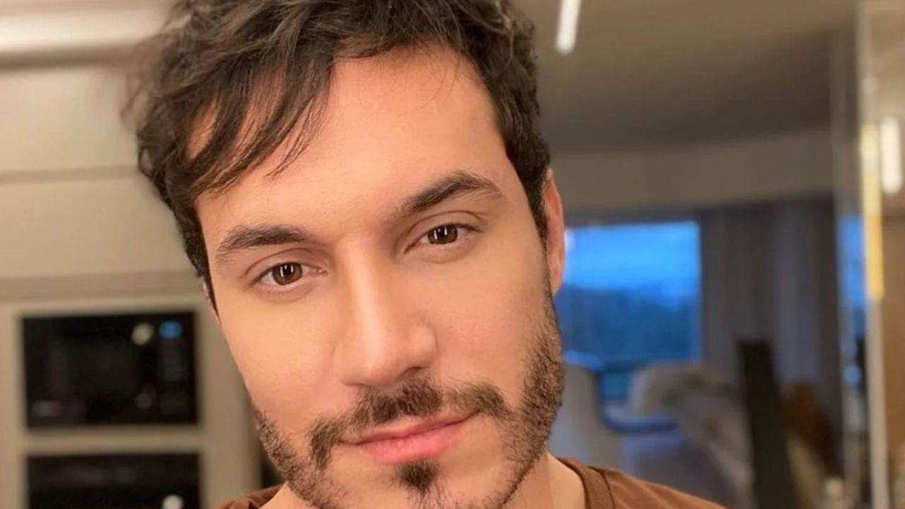 Eliezer vira piada nas redes sociais após fazer piada com próprio corpo