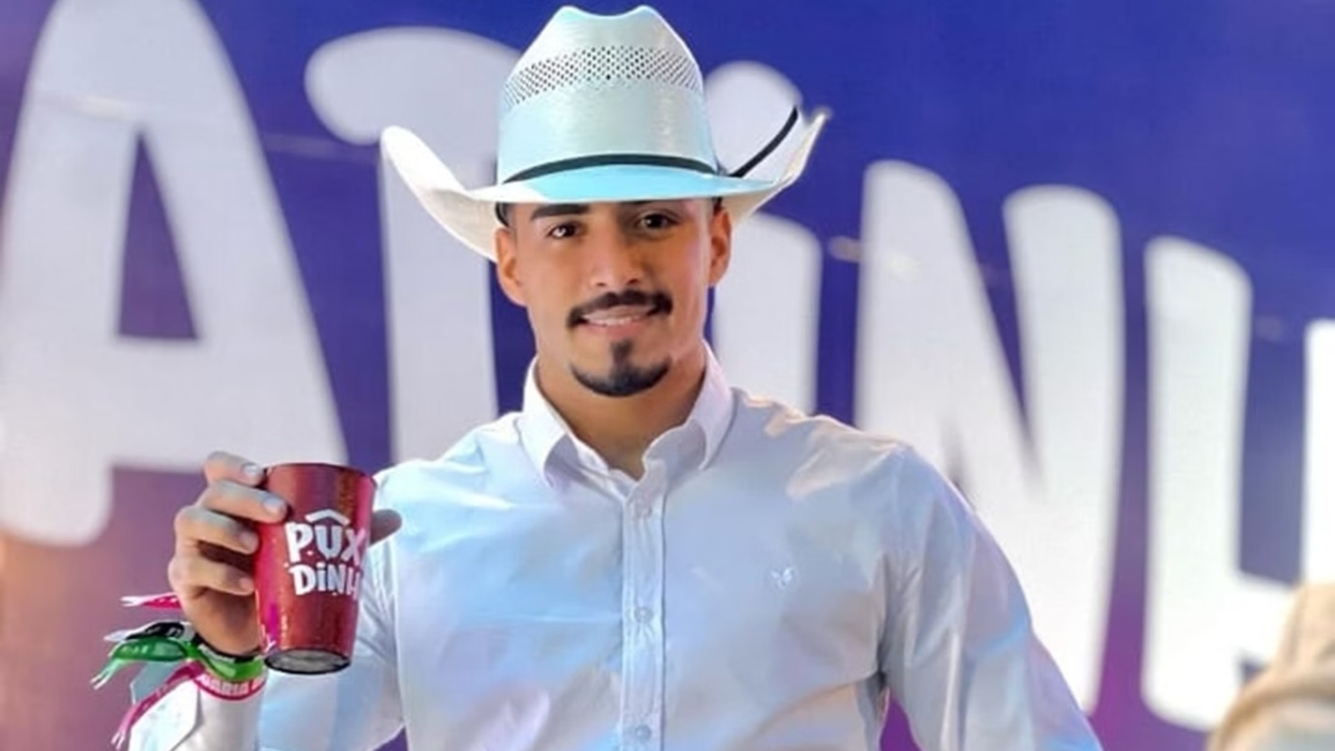 Influenciador de 22 anos morre em acidente de carro após deixar uma festa