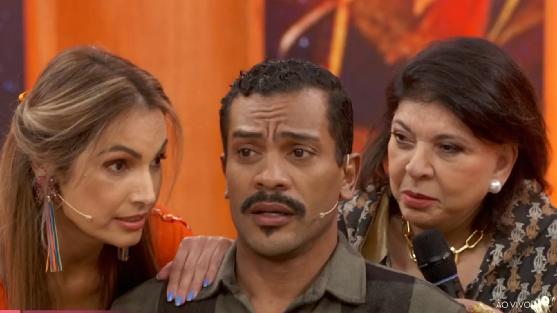Samuel de Assis é pego de surpresa por Roberta Miranda no Encontro: “Atrás do muro”