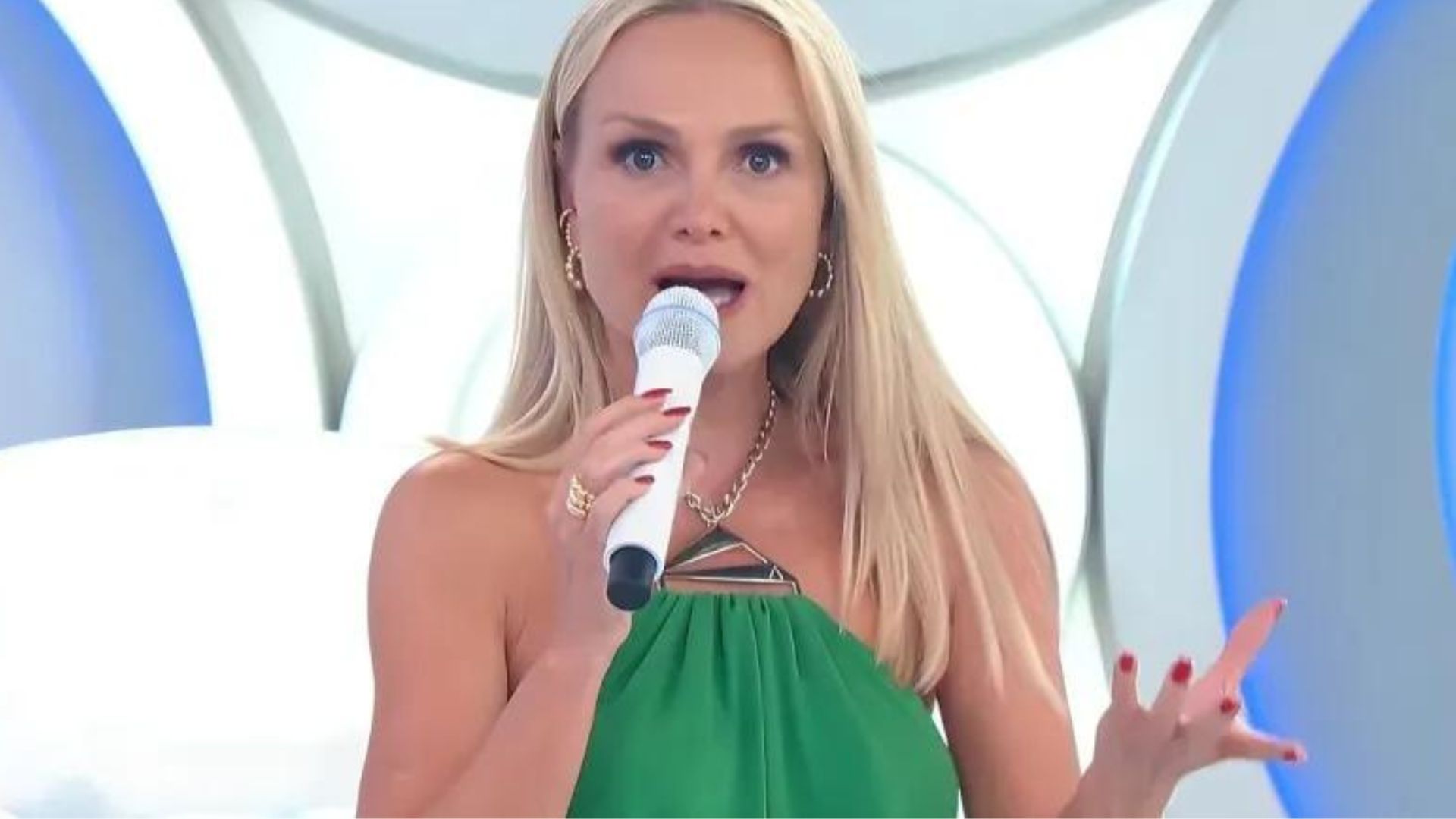 Mas já? Fim de Eliana na Globo é dado como certo: “Muitas brigas”