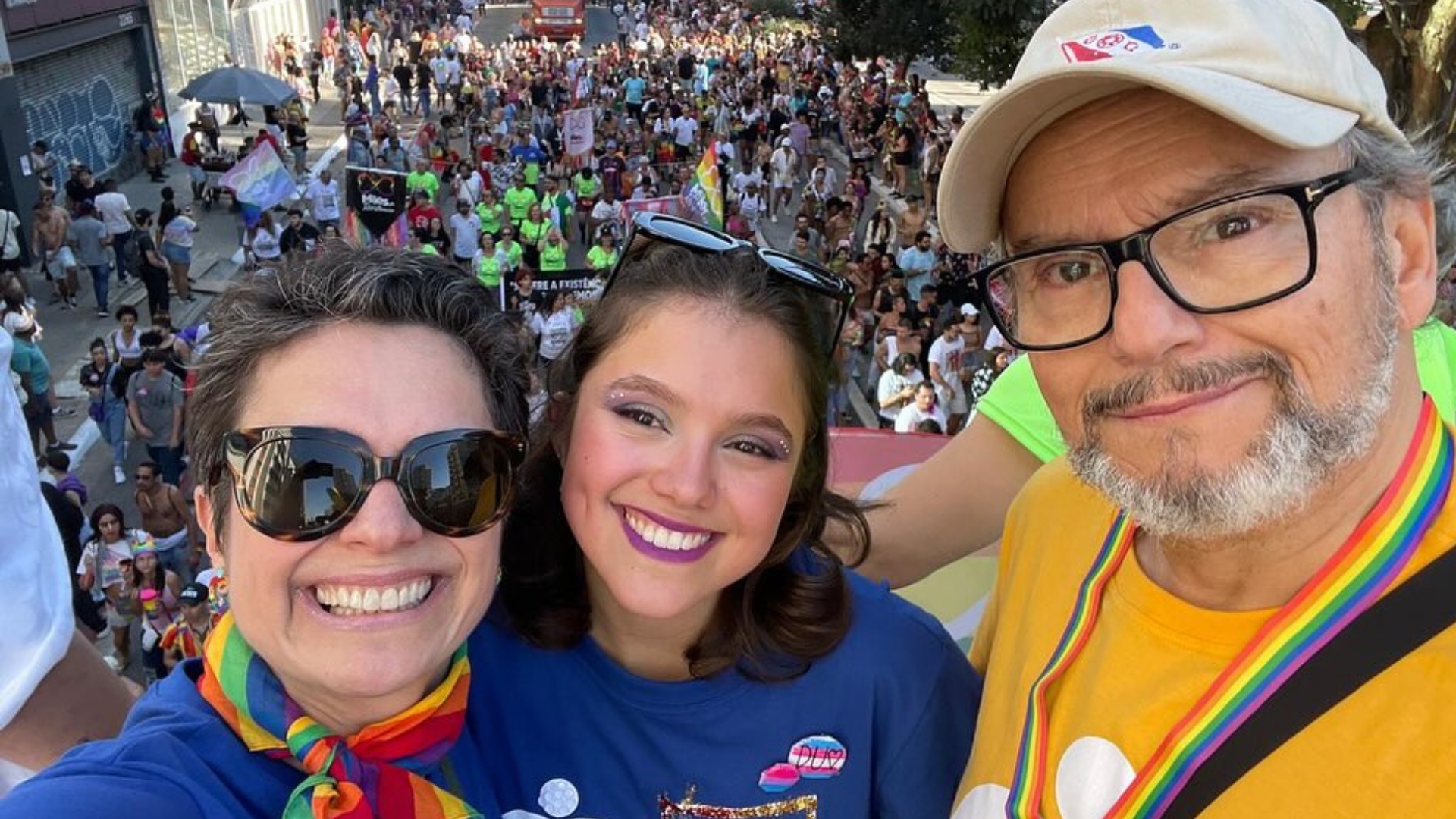 Sandra Annenberg celebra o Dia do Orgulho LGBTQIAPN+ e compartilha registro com a filha