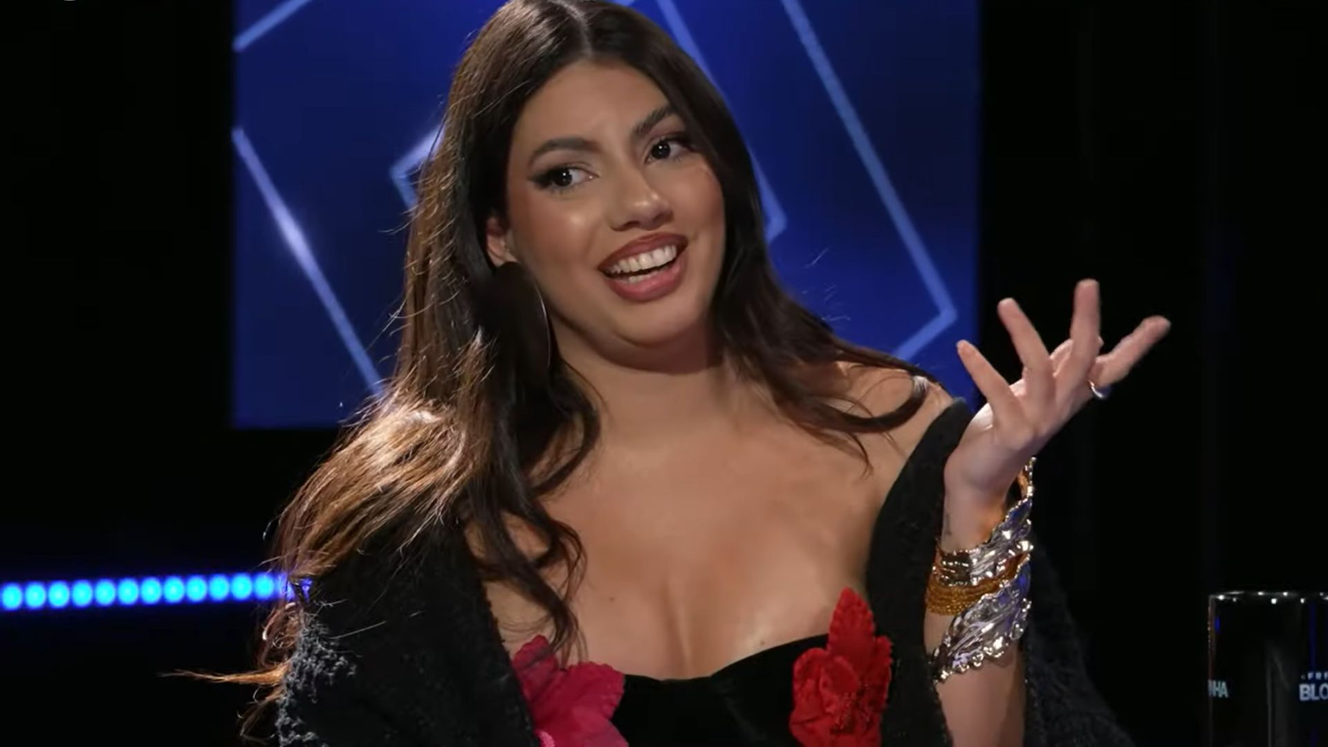 Fernanda Bande assume ter se relacionado com outras mulheres: “Já me aventurei”