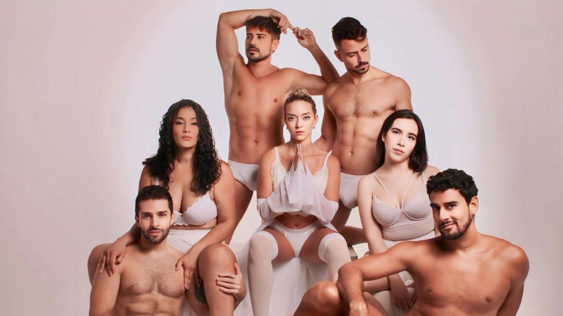 Atores sofrem censura em peça de teatro após simulação de sexo gay em cena: “Provocação”