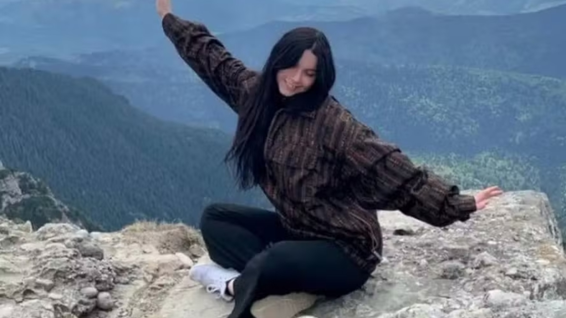 Jovem de 19 anos morre após ser atacada por urso em passeio com o namorado