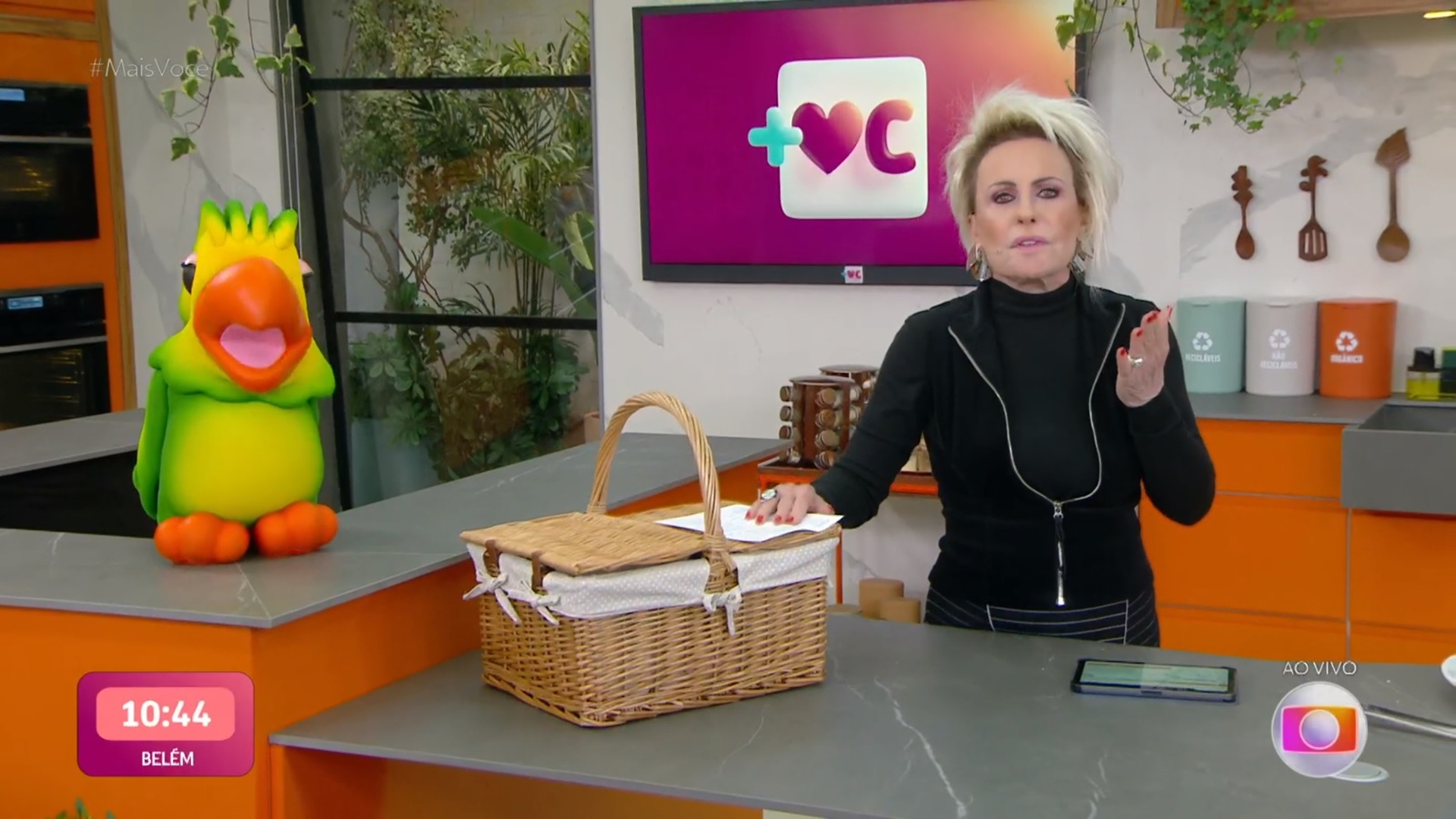 Ana Maria Braga se irrita ao vivo com atitude da produção do Mais Você: “Dá uma aflição”