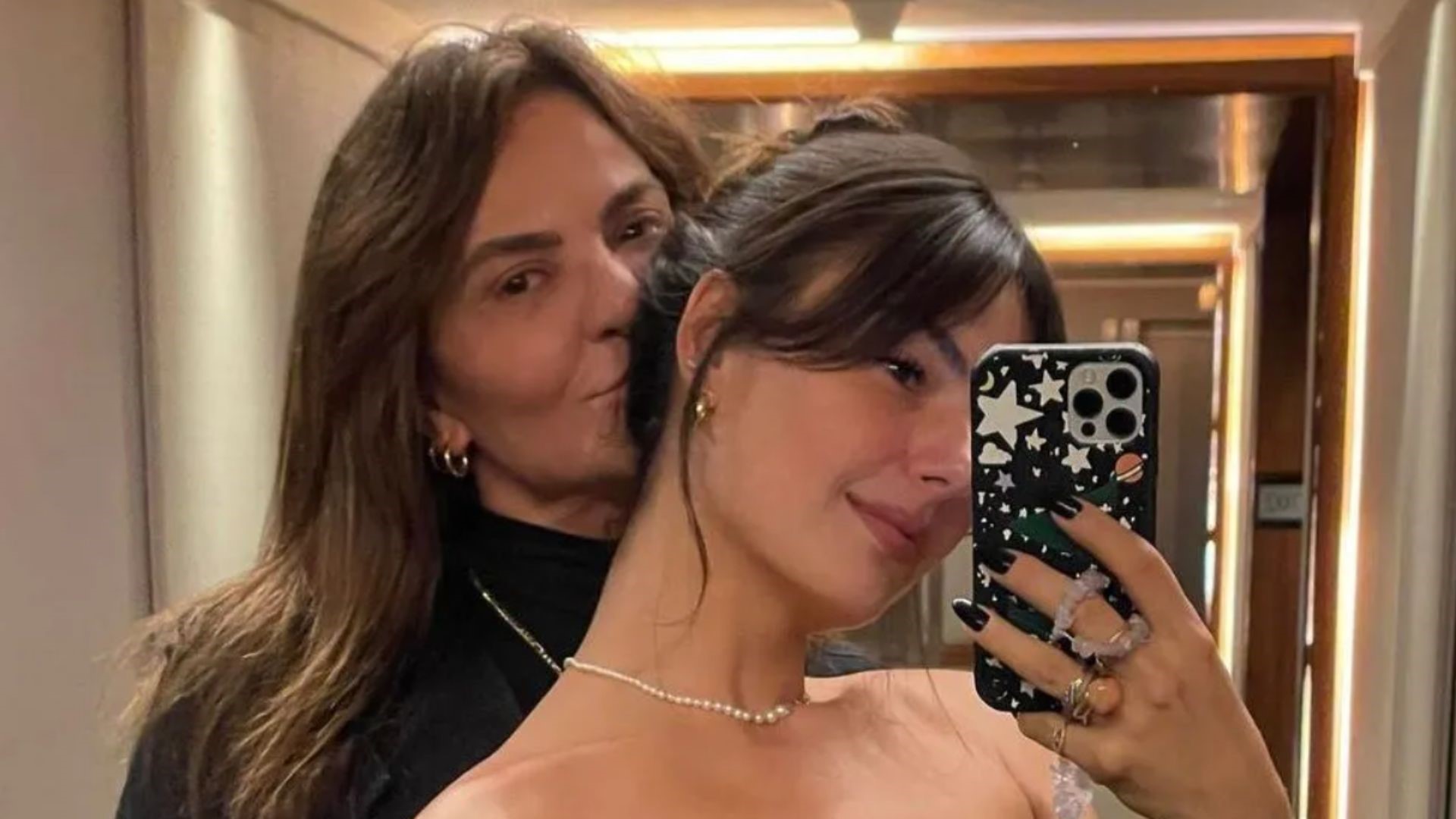 Mãe de Isis Valverde faz desabafo comovente sobre luta contra o câncer de mama