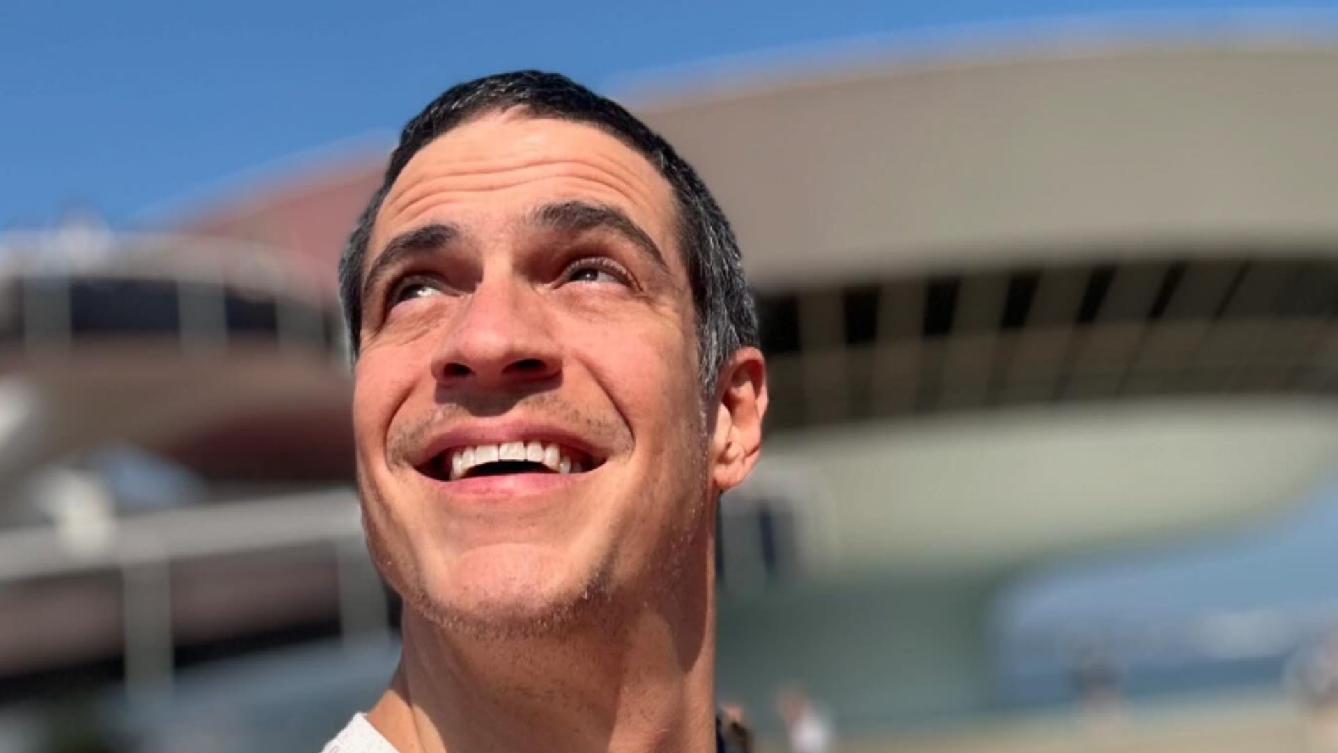 Mateus Solano revela motivo de não se posicionar nas redes sociais: “Calado”