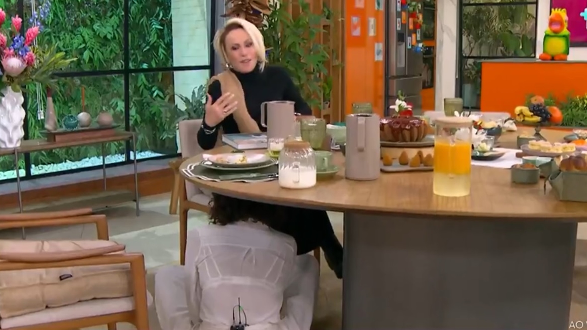 Ana Maria Braga é pega de surpresa ao vivo com atitude de convidada do Mais Você: “Meu Deus!”