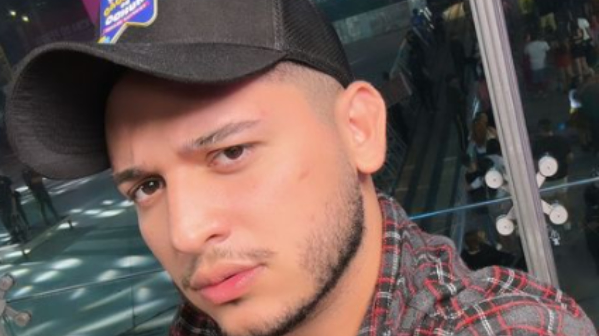 Antes de morrer, apresentador de 24 anos estava sob tratamento psicológico: “Ajuda”