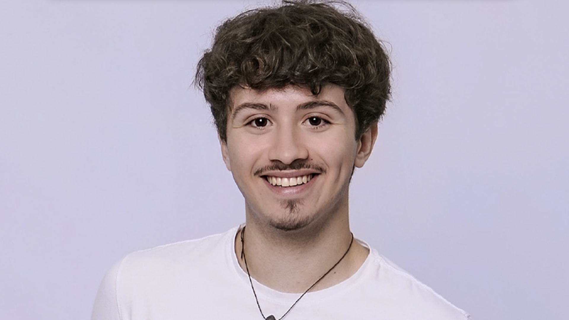 Quem é Caio Recke? Conheça 15 curiosidade do ator que viveu Menashe, em Reis