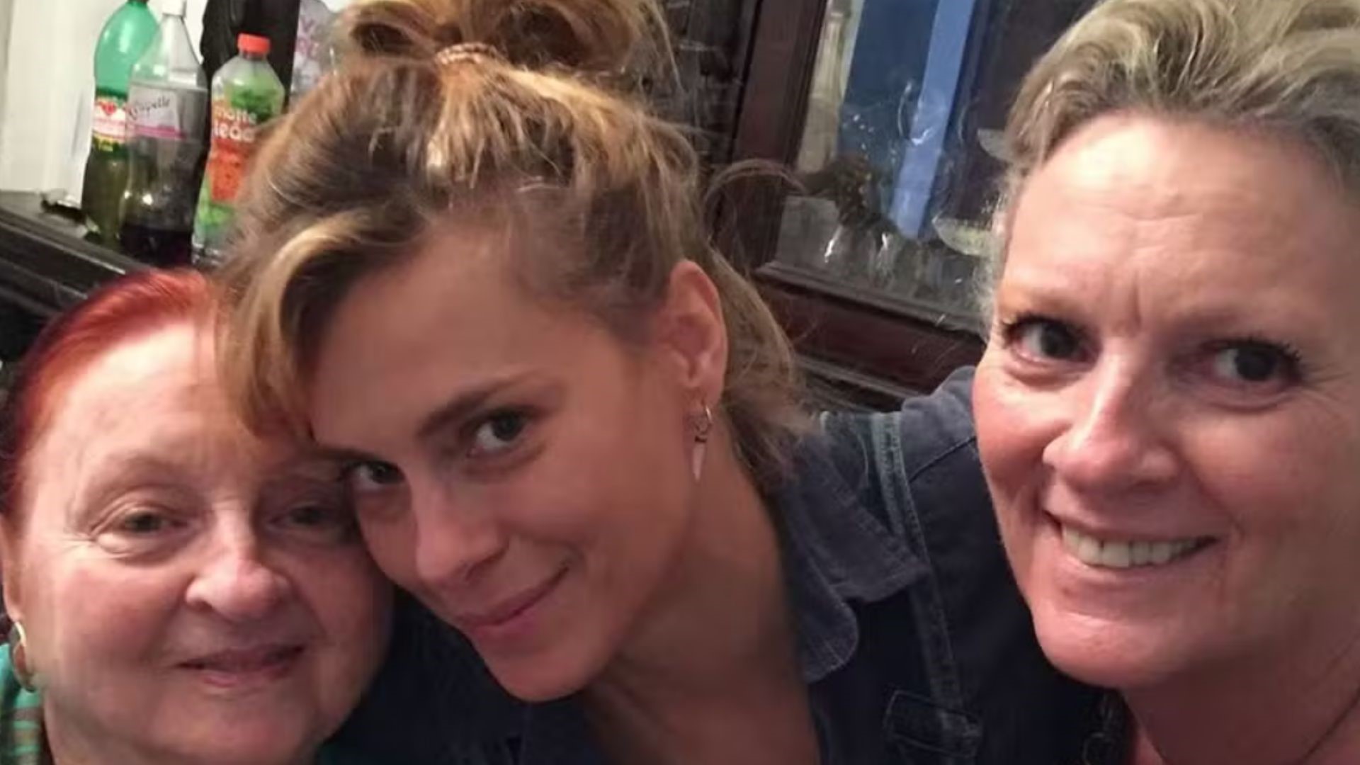 Após perder a mãe há 5 anos, Carolina Dieckmann perde avó no mesmo dia: “Tudo doendo”